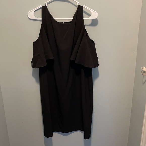 Chelsea28 ‘Peek-A-Boo’ Cold Shoulder Dress - Picture 4 of 6